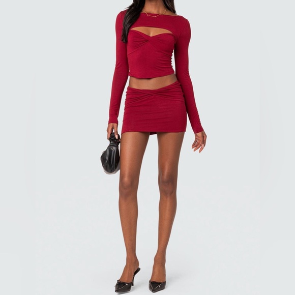 EDIKTED Lara Cut Out Twist Front Top in Burgundy Size M - Picture 4 of 7